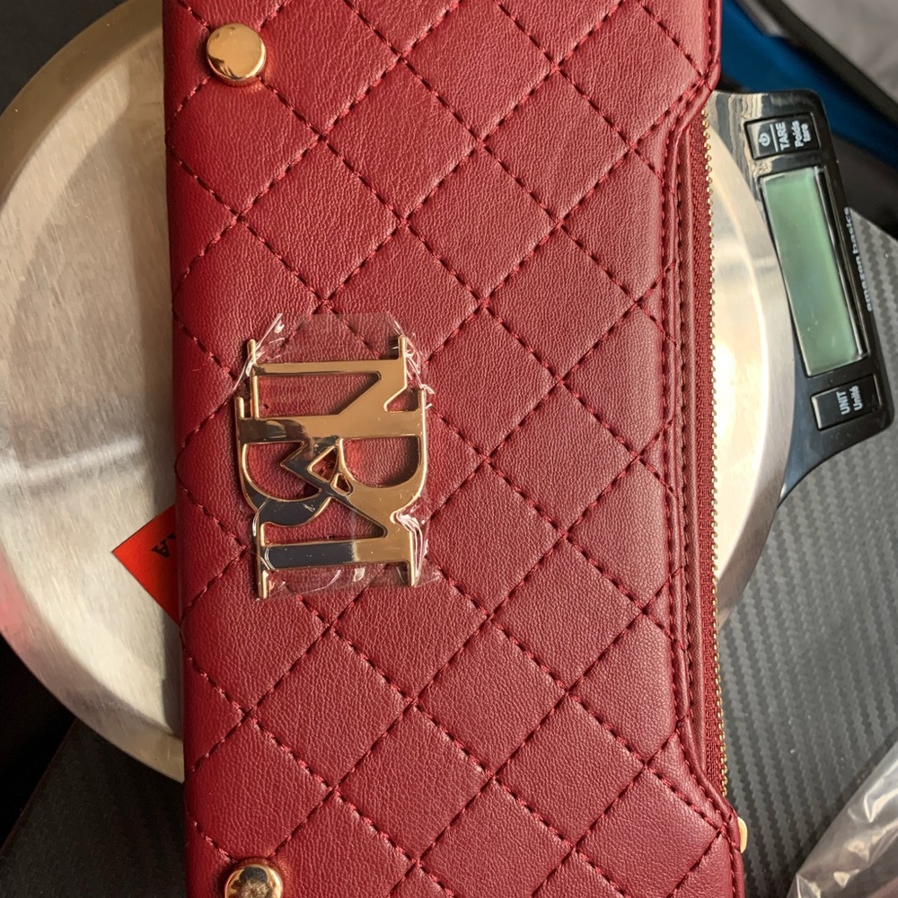 NWT red quilted vegan wallet has snaps no callouts‎